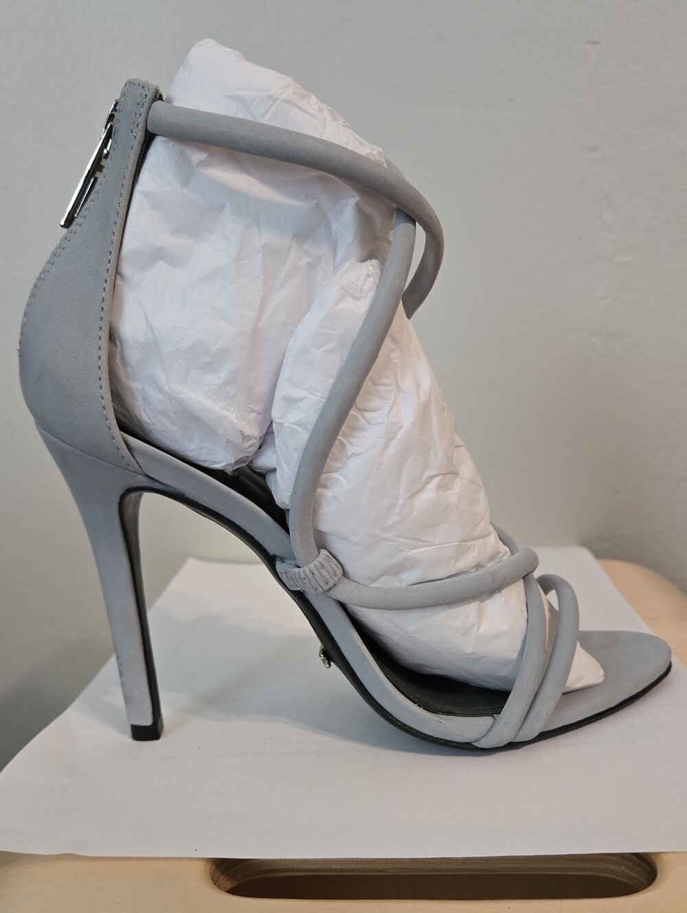 Vintage SCHUTZ Strappy Suede Heels in Light Gray 6s - Picture 5 of 9